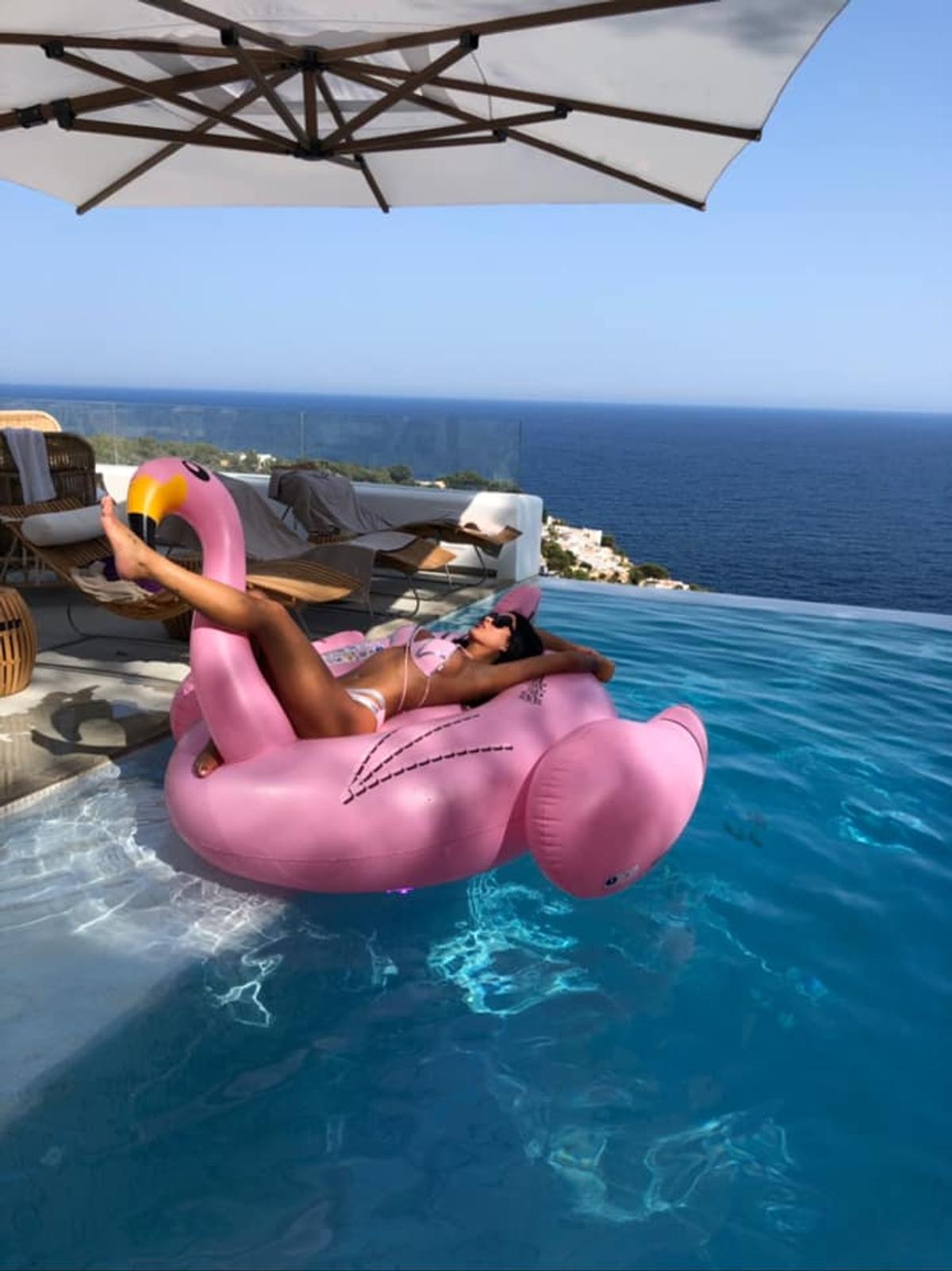 VIDEO+FOTO Fosta iubită a lui Mihai Costea, Daniela Crudu, vacanță HOT în Italia: a postat pe net imagini cu noile implanturi uriașe!