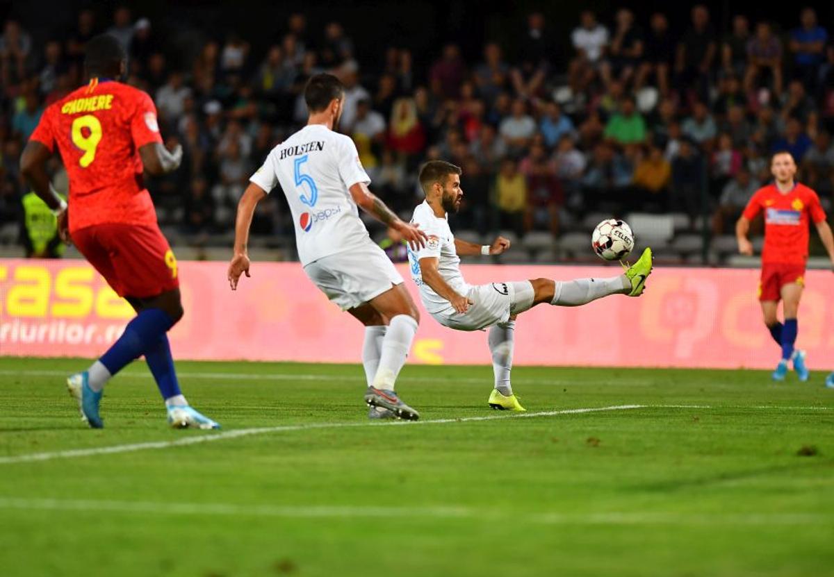 FCSB - VIITORUL 2-1 / Ca prin brânză! Secvență excelentă de imagini suprinse de fotoreporterul GSP Raed Krishan cu gafele în serie ale fundașilor Viitorului la golul lui Gnohere