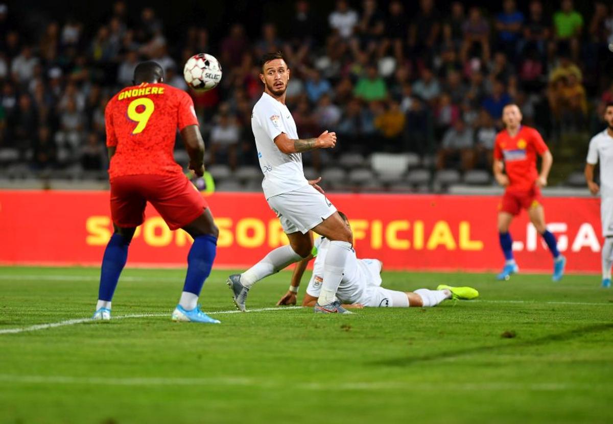 FCSB - VIITORUL 2-1 / Ca prin brânză! Secvență excelentă de imagini suprinse de fotoreporterul GSP Raed Krishan cu gafele în serie ale fundașilor Viitorului la golul lui Gnohere