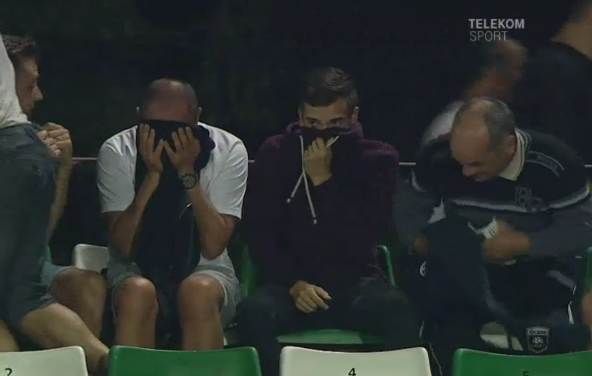 FOTO Sepsi - Dinamo, fanii dinamoviști - evacuaţi cu gaze lacrimogene!