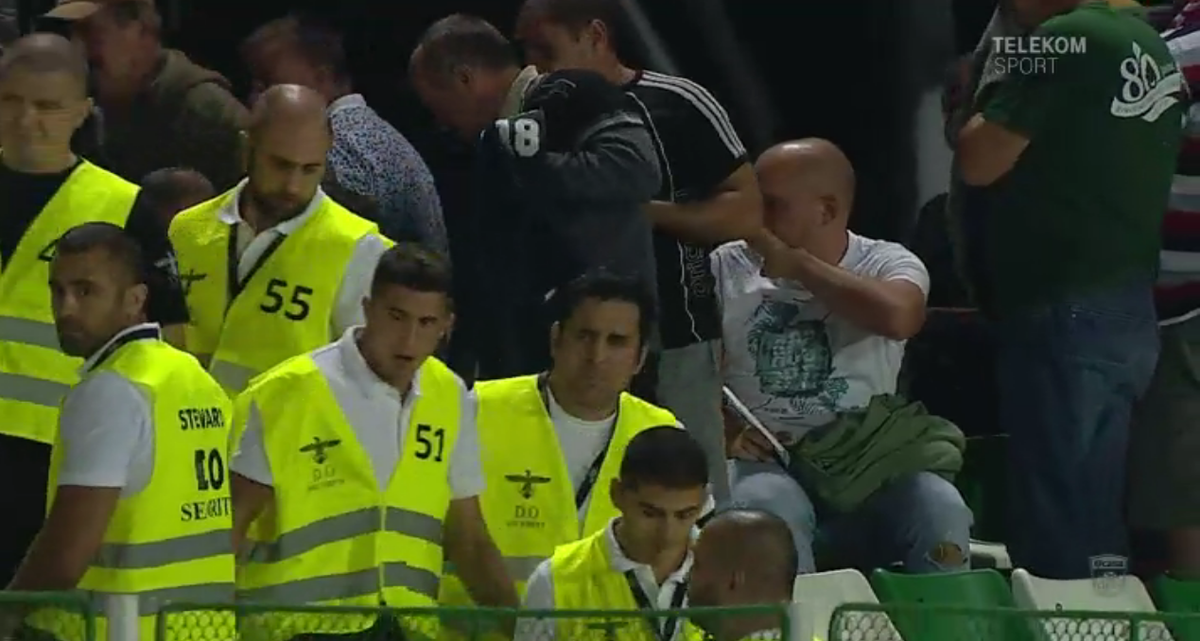 FOTO Sepsi - Dinamo, fanii dinamoviști - evacuaţi cu gaze lacrimogene!