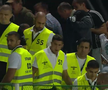 FOTO Sepsi - Dinamo, fanii dinamoviști - evacuaţi cu gaze lacrimogene!