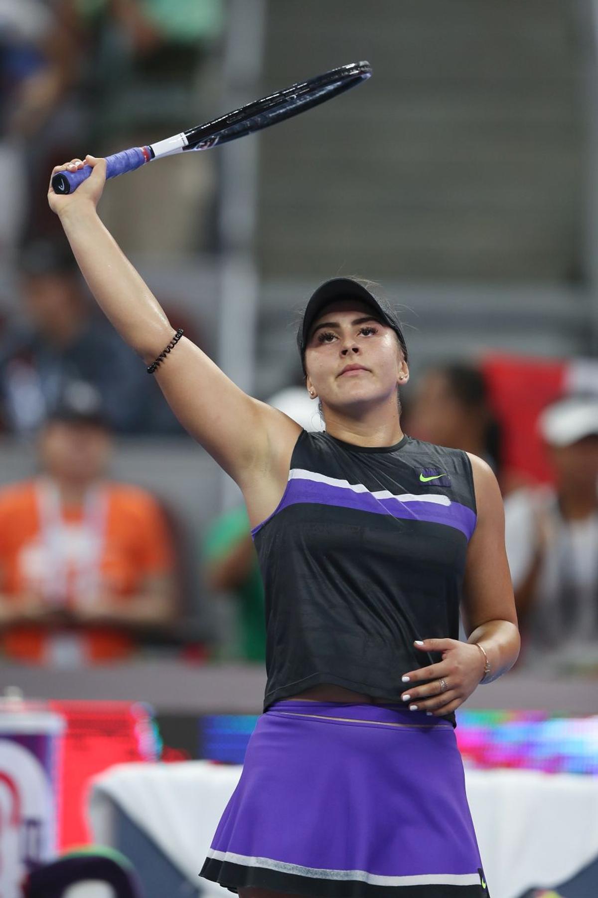 CHINA OPEN // FOTO+VIDEO Bianca Andreescu revine de la 1-4 cu Elise Mertens în setul doi și se califică în „optimi”!