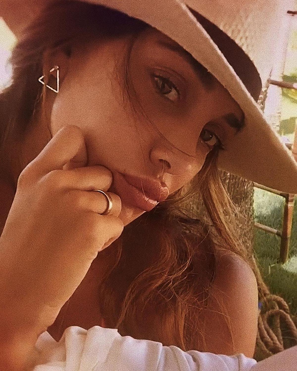 GALERIE FOTO Frumoasa Belen Rodriguez s-a întors la prima dragoste!