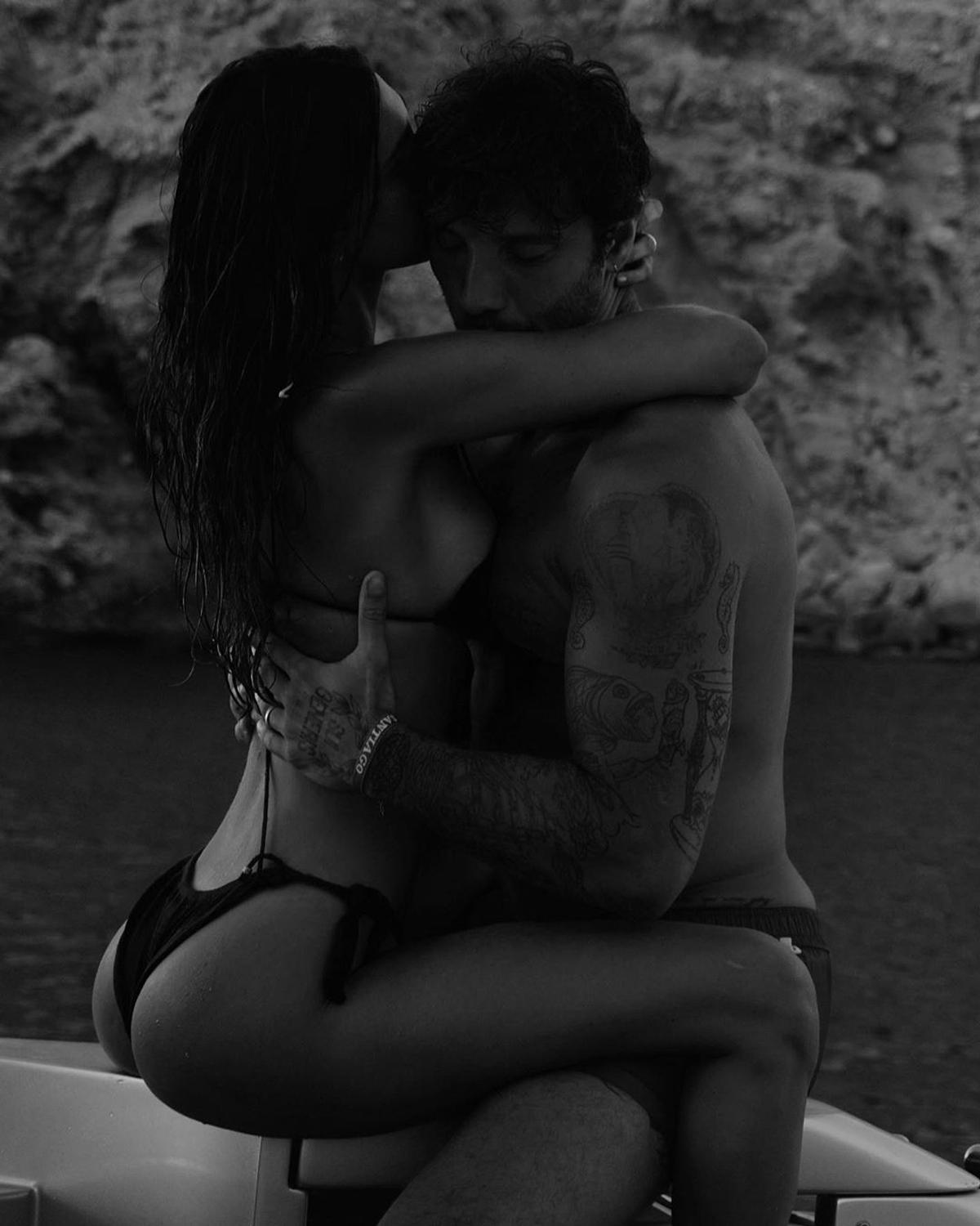 GALERIE FOTO Frumoasa Belen Rodriguez s-a întors la prima dragoste!