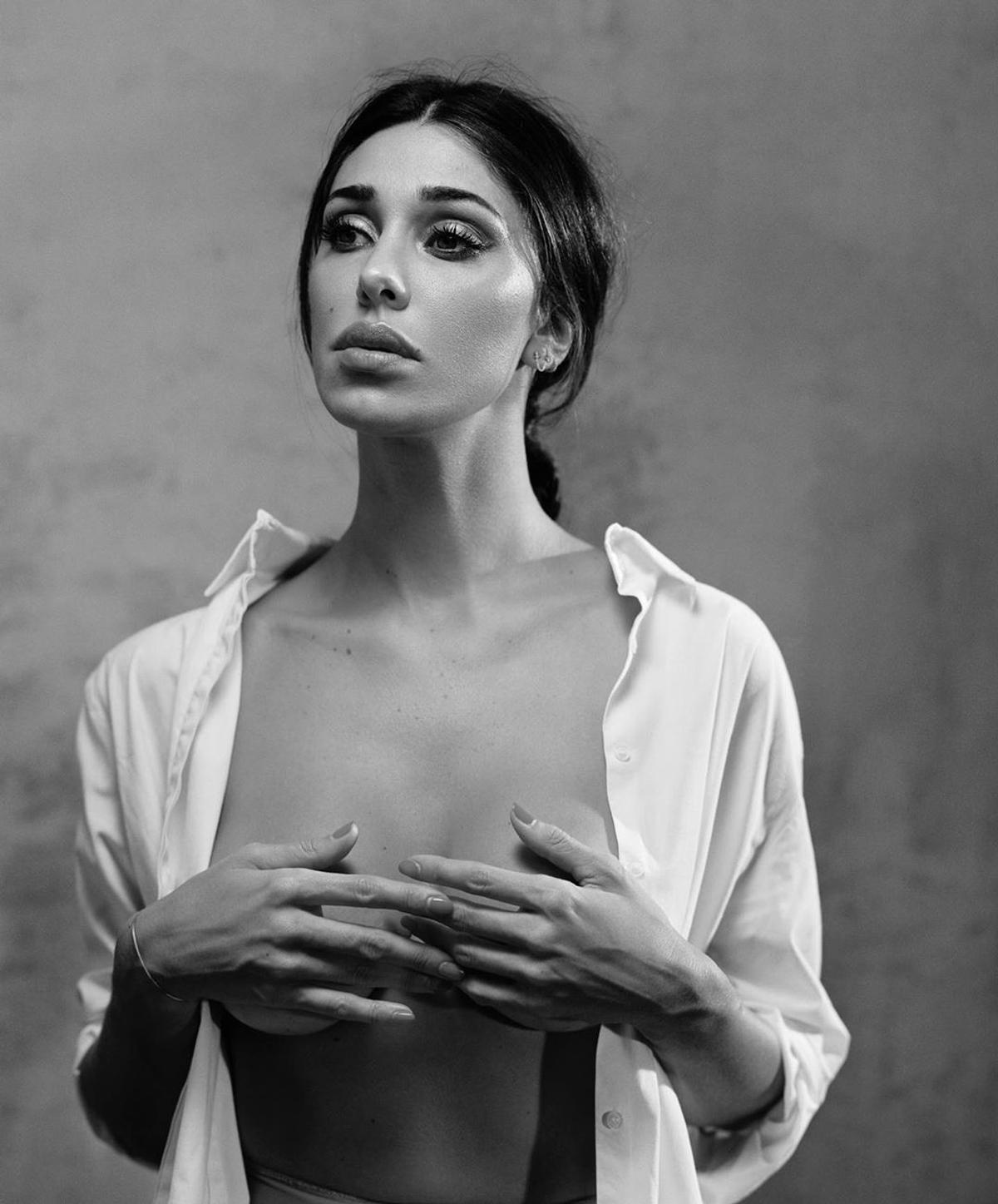 GALERIE FOTO Frumoasa Belen Rodriguez s-a întors la prima dragoste!