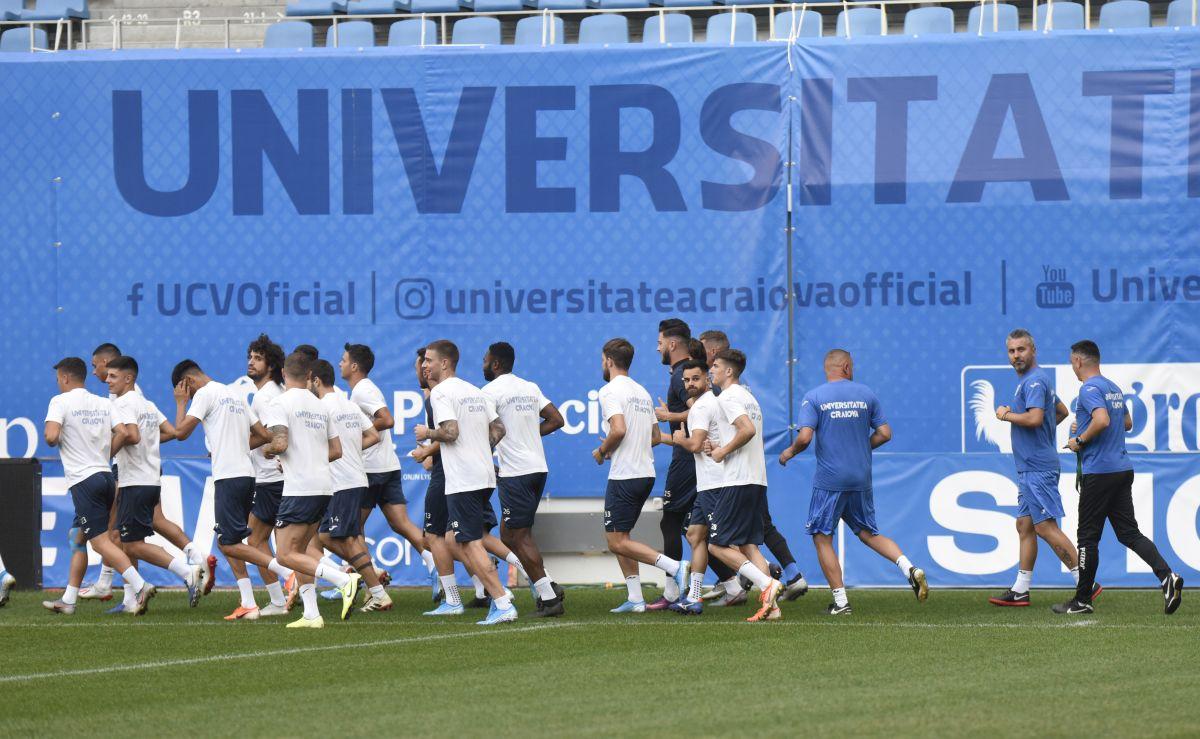 CS U CRAIOVA // FOTO Sute de suporteri la primul antrenament al lui Victor Pițurcă la Craiova