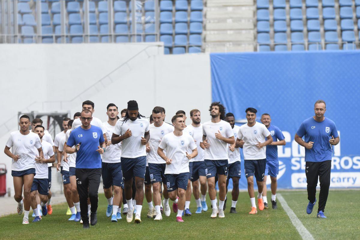 CS U CRAIOVA // FOTO Sute de suporteri la primul antrenament al lui Victor Pițurcă la Craiova