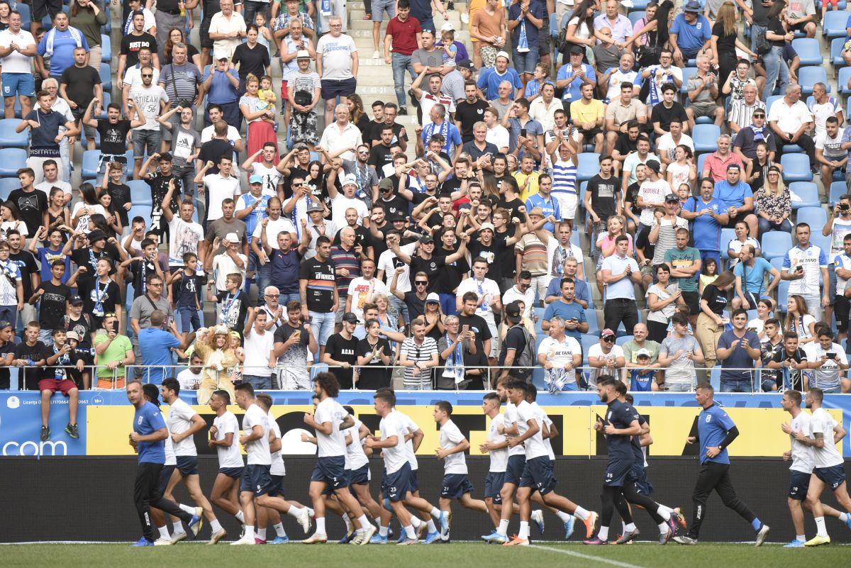 CS U CRAIOVA // FOTO Sute de suporteri la primul antrenament al lui Victor Pițurcă la Craiova