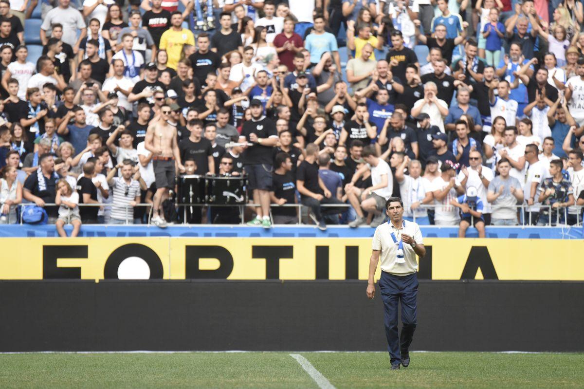 CS U CRAIOVA // FOTO Sute de suporteri la primul antrenament al lui Victor Pițurcă la Craiova
