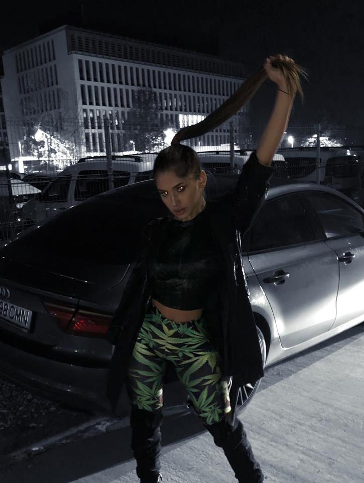 FOTO Răvășitoare! Ioana Timofeciuc a pozat sexy la Disneyland în timp ce Florinel Coman era în cantonament