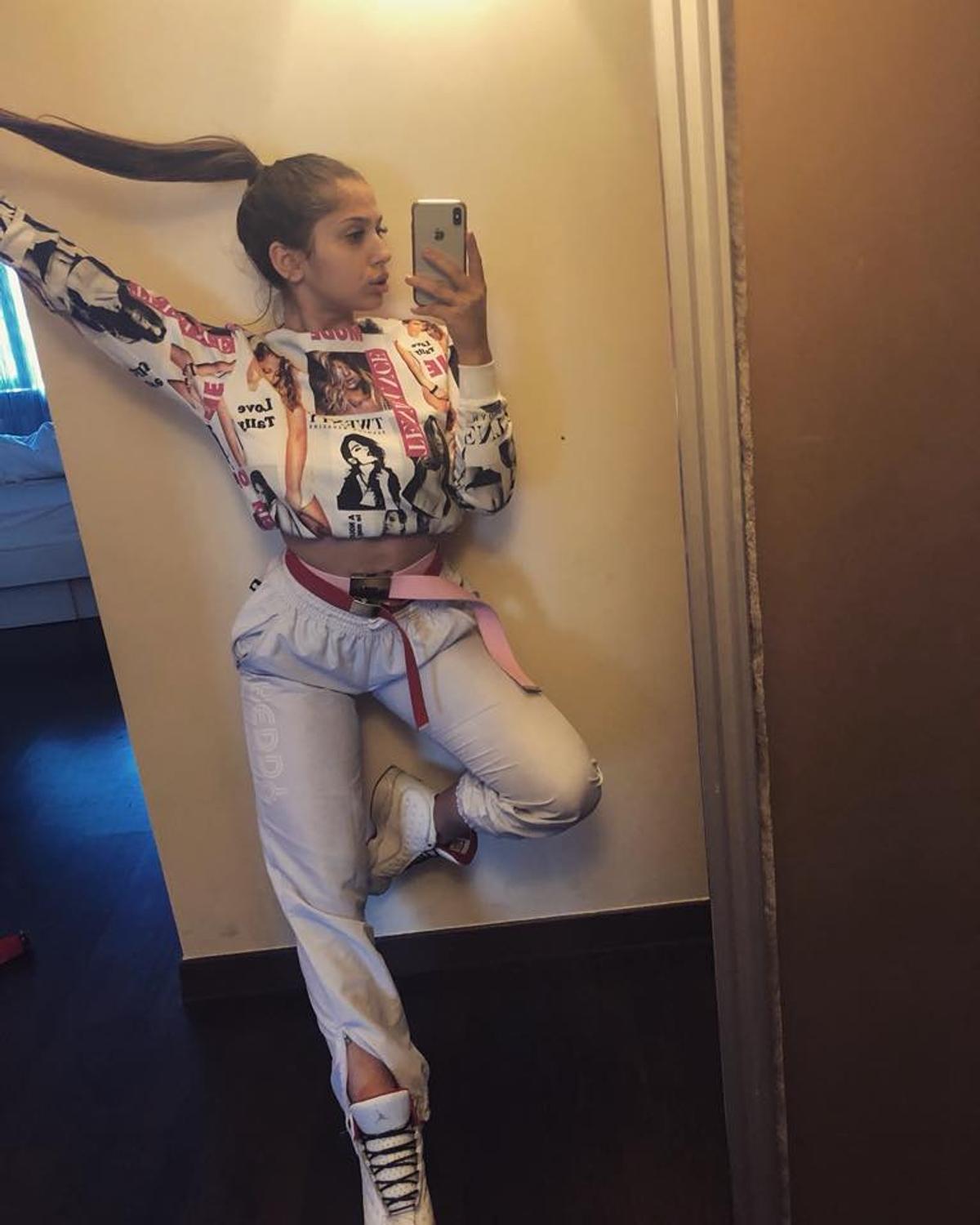 FOTO Răvășitoare! Ioana Timofeciuc a pozat sexy la Disneyland în timp ce Florinel Coman era în cantonament