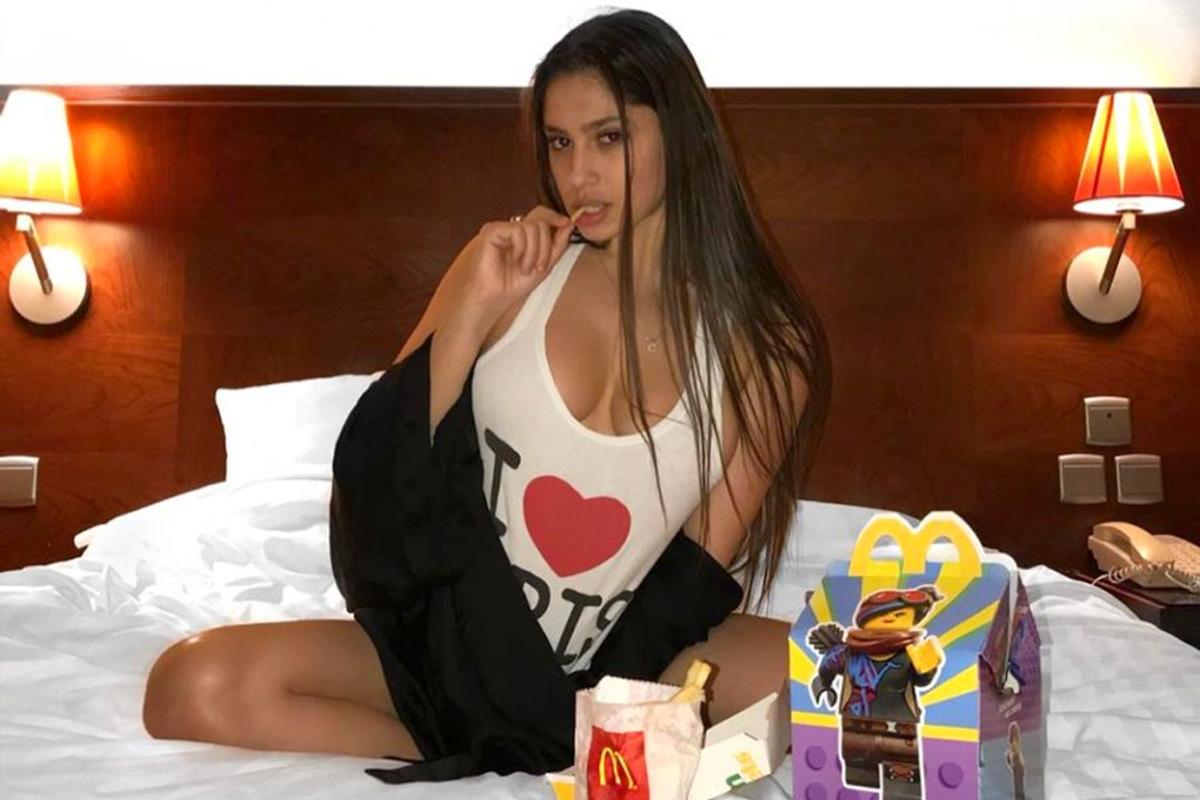 FOTO Răvășitoare! Ioana Timofeciuc a pozat sexy la Disneyland în timp ce Florinel Coman era în cantonament