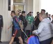 ROMÂNIA - SPANIA // GALERIE FOTO Naționala Spaniei a ajuns în București! Ramos și Carvajal au fost solicitați pentru poze » Reacția jucătorilor