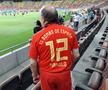 ROMÂNIA - SPANIA // FOTO EXCLUSIV Legendarul Manolo «el del Bombo», apariție de senzație pe Arena Națională: „Suntem apropiați, dar batem cu 2-1”