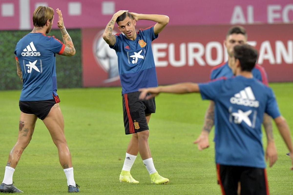 ROMÂNIA - SPANIA // Dinamovistul din lotul lui Uhrin vrăjit de „Furia Roja” » A mers la antrenamentul oficial și s-a fotografiat cu Sergio Ramos