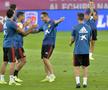 ROMÂNIA - SPANIA // Dinamovistul din lotul lui Uhrin vrăjit de „Furia Roja” » A mers la antrenamentul oficial și s-a fotografiat cu Sergio Ramos