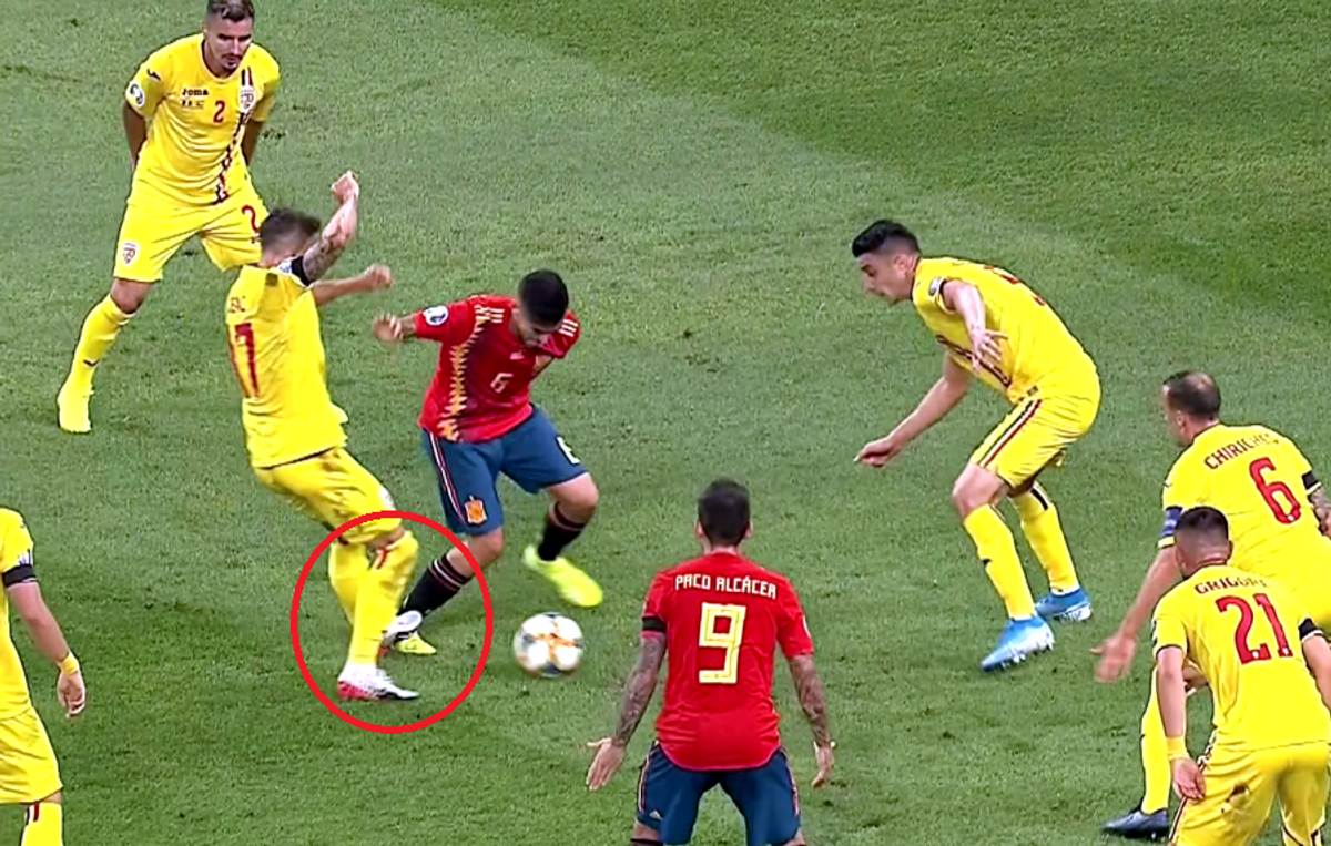 ROMÂNIA - SPANIA / FOTO „Tricolorii” au contestat decizia, dar a fost penalty clar! Deac l-a faultat în careu pe Ceballos