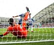 BRIGHTON - TOTTENHAM 3-0 // FOTO Accidentare HORROR în Premier League » Hugo Lloris și-a rupt mâna și a avut nevoie de masca de oxigen