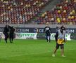 FCSB - DINAMO 1-1 / VIDEO+FOTO Bătaie la finalul derby-ului! Suporterii de la FCSB, schimb de pumni cu dinamoviștii pe teren + 6 ultrași au fost interziși deja de Jandarmerie!