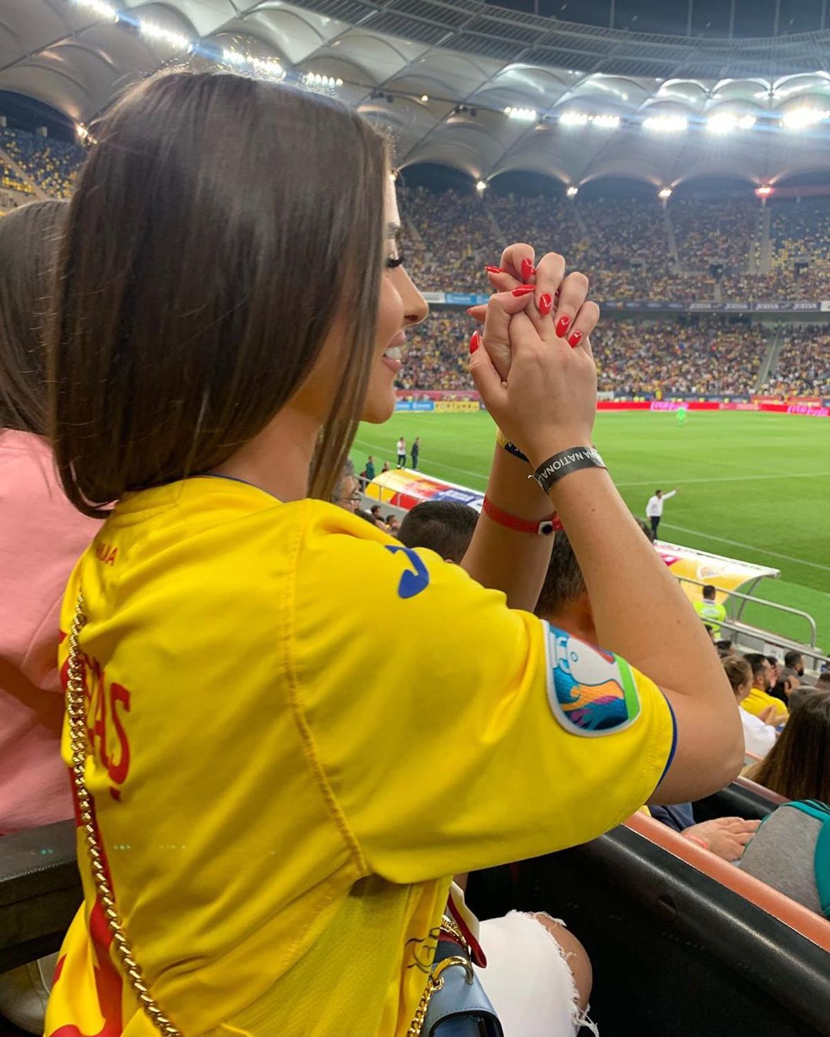 ROMÂNIA - SPANIA 1-2 // GALERIE FOTO Ce gusturi bune are George Pușcaș! Iubita i-a făcut galerie