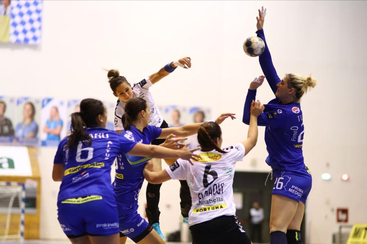 SCM Craiova - SCM Rm. Vâlcea 23-27 // GALERIE FOTO Campioana, victorie fără emoții în „Derby de Oltenia”
