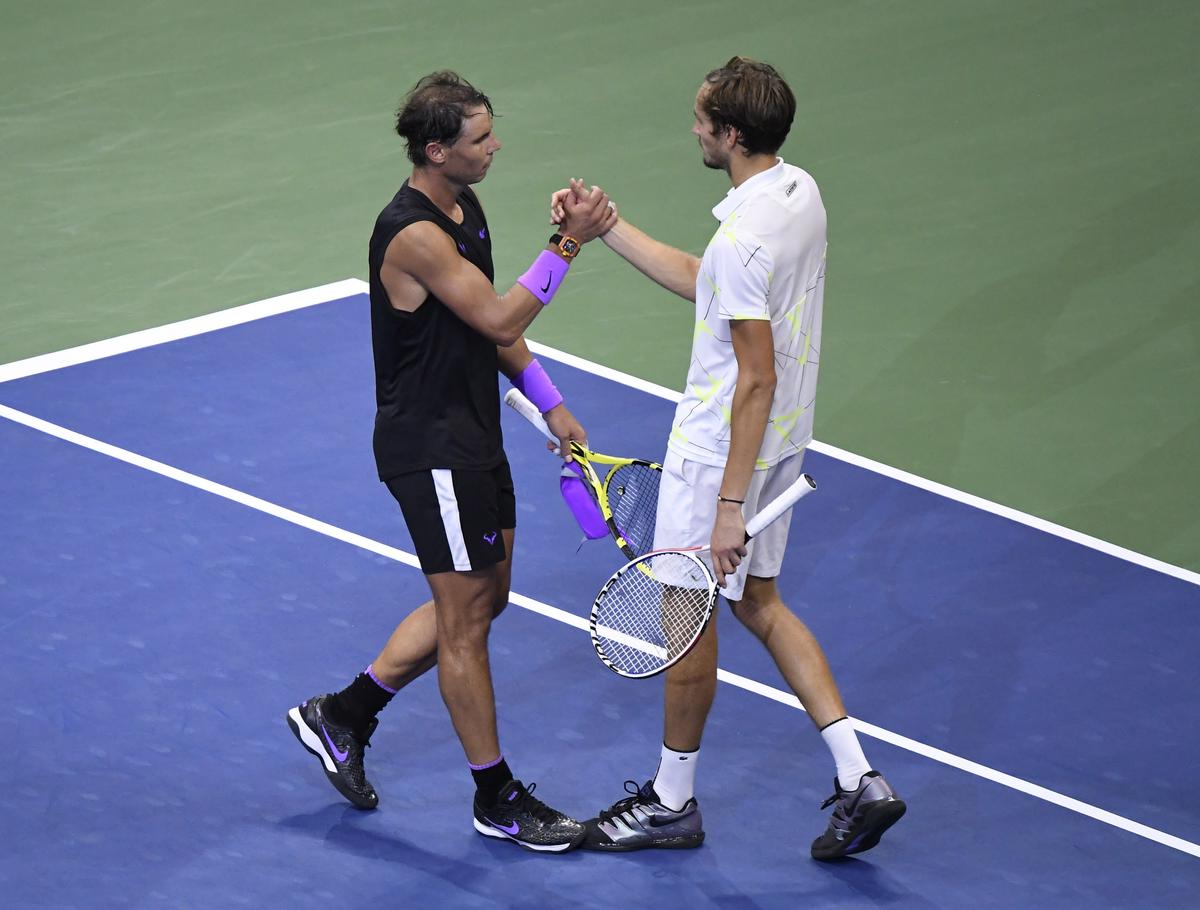 RAFAEL NADAL - DANIIL MEDVEDEV // VIDEO EPIC! Nadal câștigă cel de-al 19-lea turneu de Mare Șlem după o bătălie MEMORABILĂ de 5 ore cu Medvedev! Titlul #4 la US Open și o mare de lacrimi la final