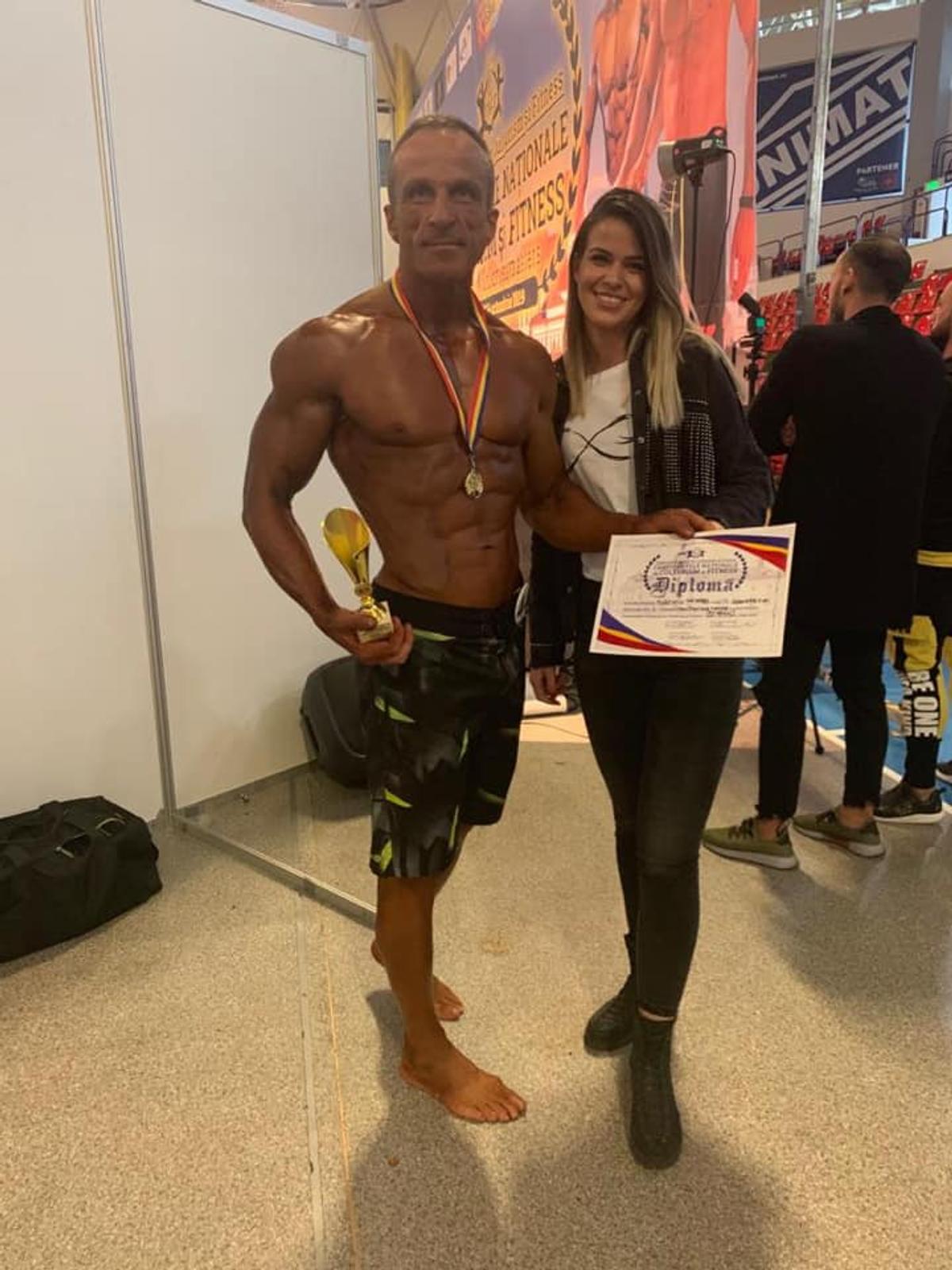 GALERIE FOTO Florentin Corbeanu e „Ronnie Coleman de România” » Polițist oltean, campion național de culturism la 49 de ani!