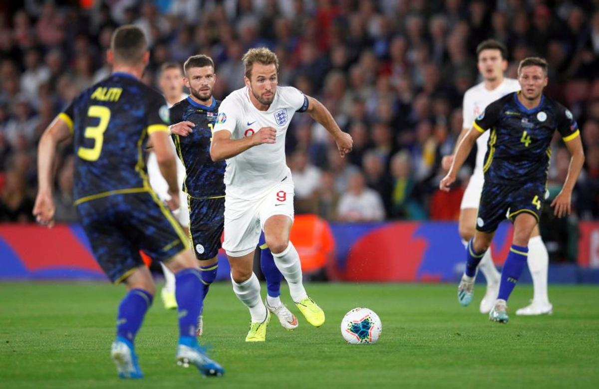 VIDEO+FOTO Gafă uluitoare! Cum s-au făcut de râs fundașii Angliei cu Kosovo » Gol primit în minutul 1!