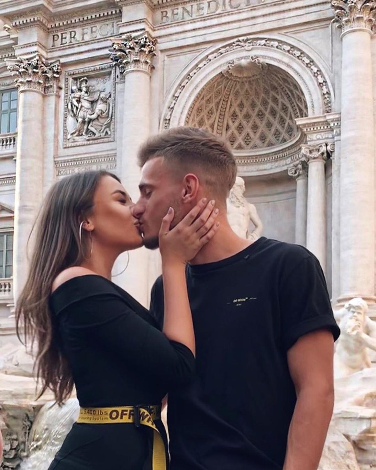 GALERIE FOTO Ce superfrumusețe a venit lângă Vlad Dragomir pentru a-i alina izolarea