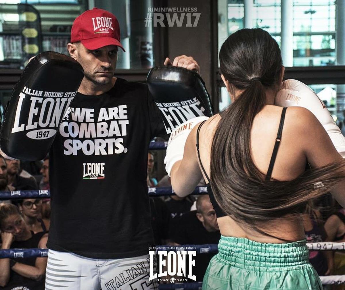 GALERIE FOTO Iubita lui e campioană de Muay Thai, dar nu refuză pozele provocatoare: „Am 50 de meciuri fără înfrângere”