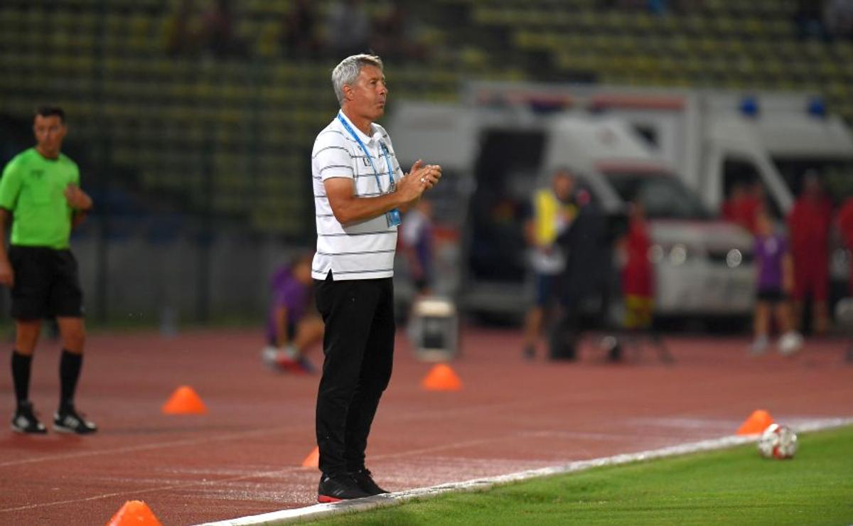 Haos în defensivă la FCSB! Vintilă ar putea miza pe fundașul-gafeur » Cum arată echipa probabilă a roș-albaștrilor