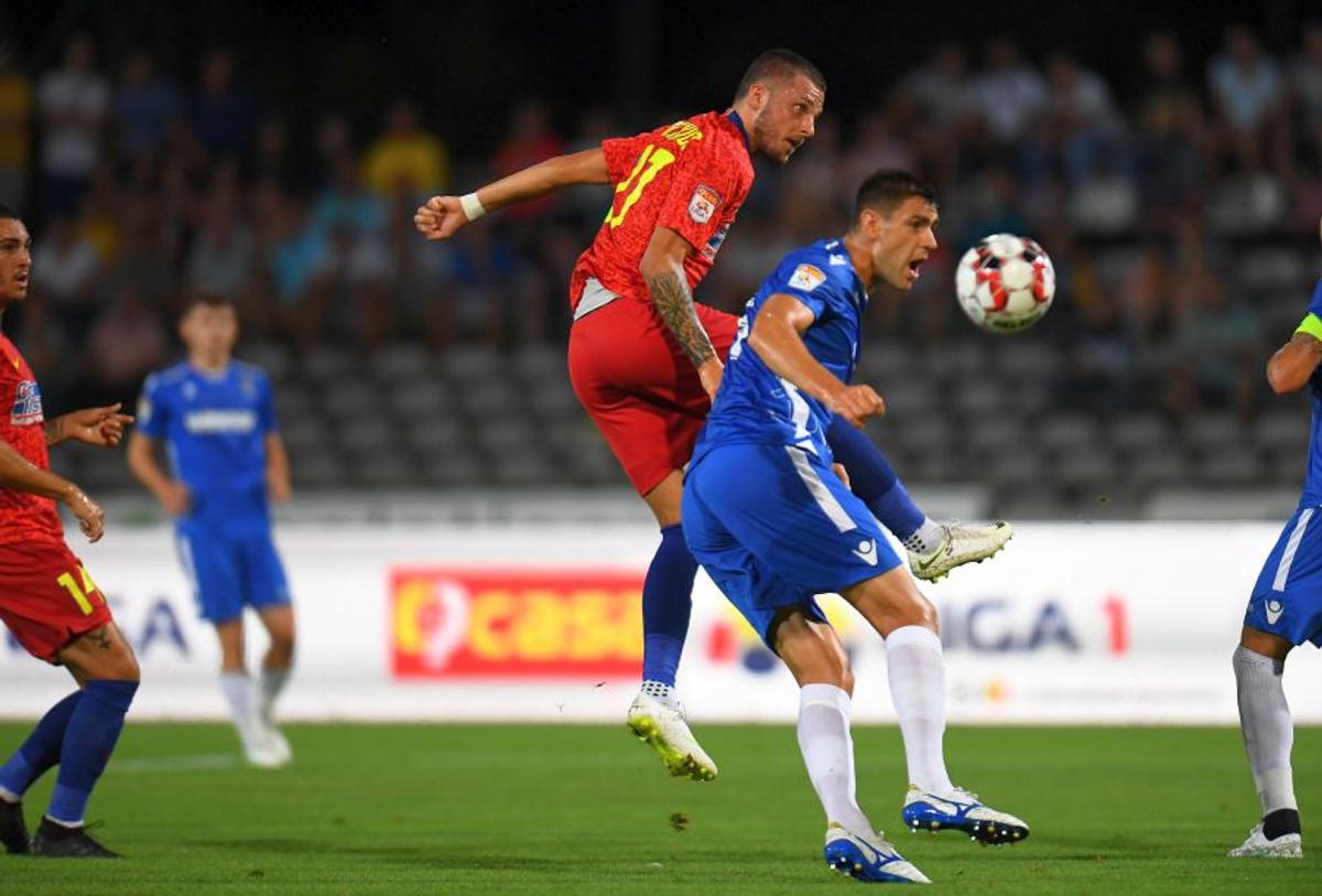 Haos în defensivă la FCSB! Vintilă ar putea miza pe fundașul-gafeur » Cum arată echipa probabilă a roș-albaștrilor