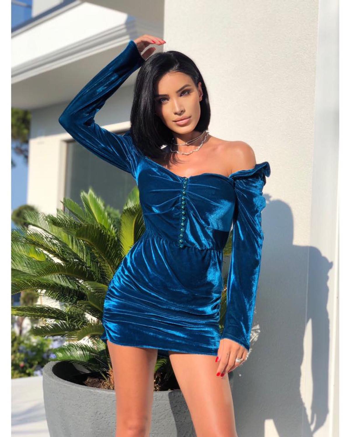 GALERIE FOTO Adelina Pestriţu a ieșit în costum de baie, la -5 grade, din hotelul din Poiană: „Mi-a văzut cineva paltonul?”