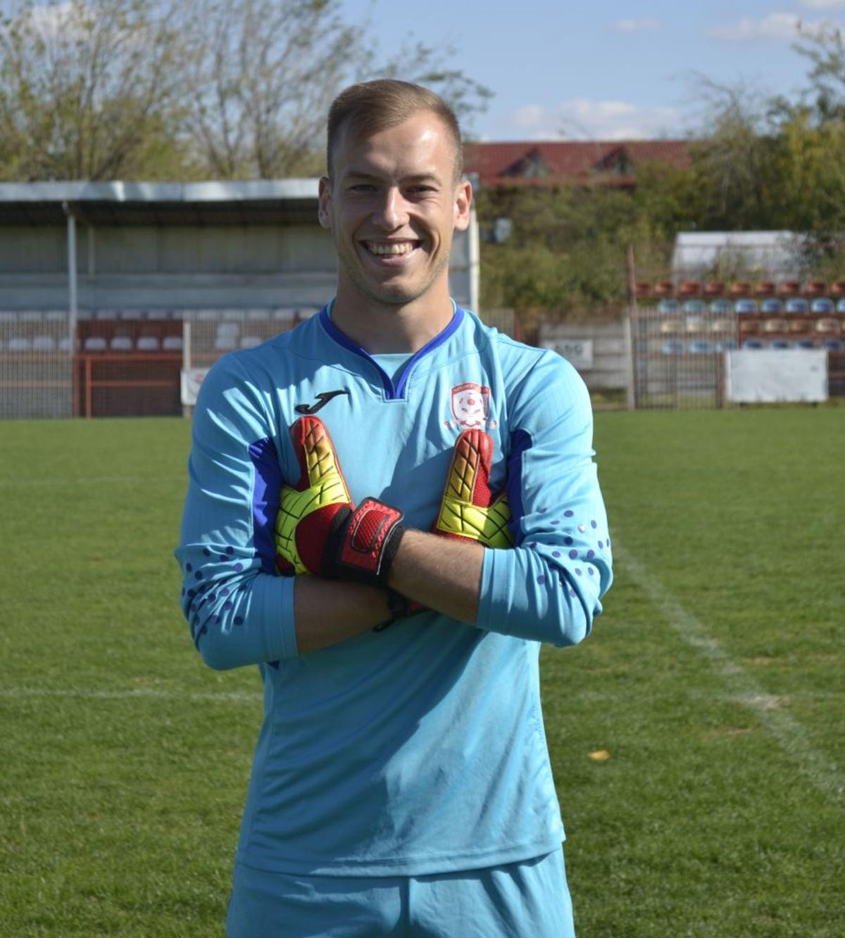 EXCLUSIV // FOTO+VIDEO Alex Dragomir e Ter Stegen de România » Joacă în Liga 3, iar asemănarea este fascinantă