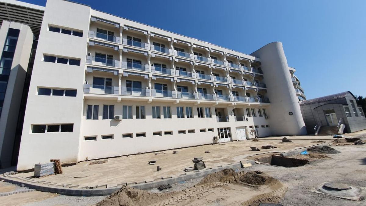 VIDEO În fine, e gata și stadionul de la Tg. Jiu! Ce echipă va juca prima dată pe noua arenă