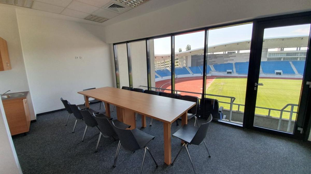VIDEO+FOTO În fine, e gata și stadionul de la Tg. Jiu! Ce echipă va juca prima dată pe noua arenă