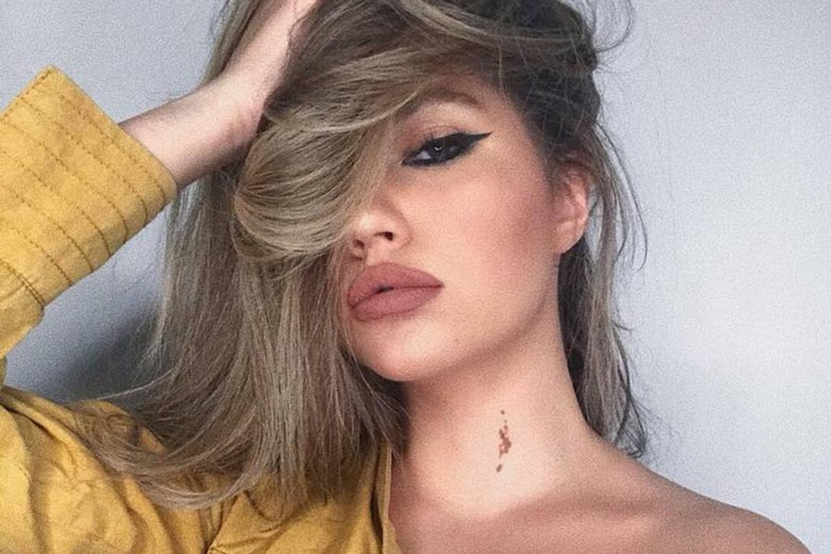 Iubita lui Dragoș Nedelcu la 22 de ani: imagini superhot din carantină + SMS-ul misterios pe care l-a primit