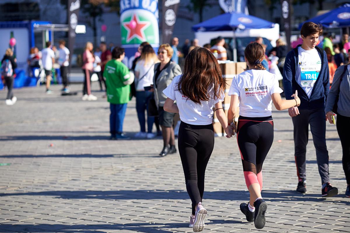 FOTO Veselie în alergare pe străzile Bucureștiului » Maratonul București a început azi cu întrecerile pe distanțe mici! Cele mai tari imagini de la eveniment