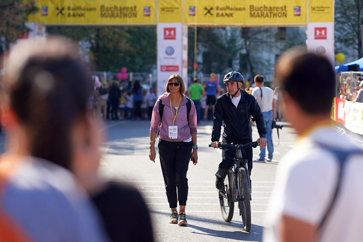 FOTO Veselie în alergare pe străzile Bucureștiului » Maratonul București a început azi cu întrecerile pe distanțe mici! Cele mai tari imagini de la eveniment