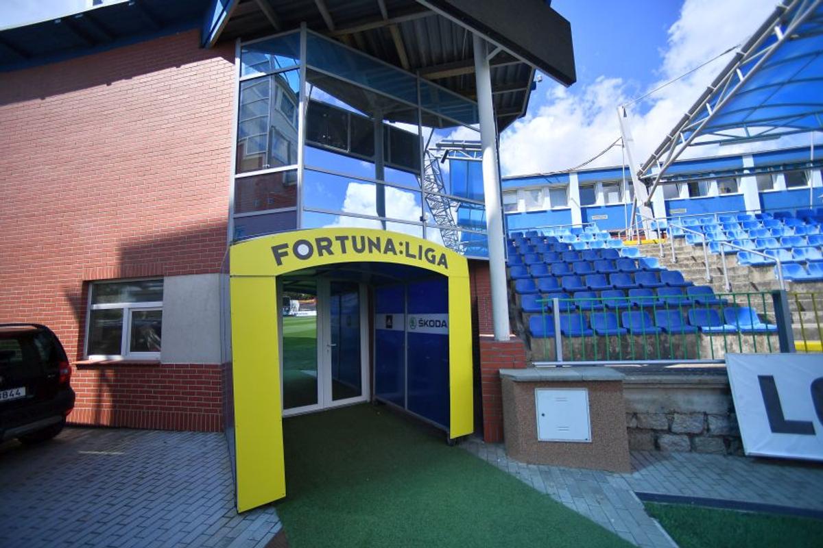 Detaliul remarcat de trimisul GSP în Cehia: cu ce stadion din România seamănă izbitor arena „potcoavă” din Cehia