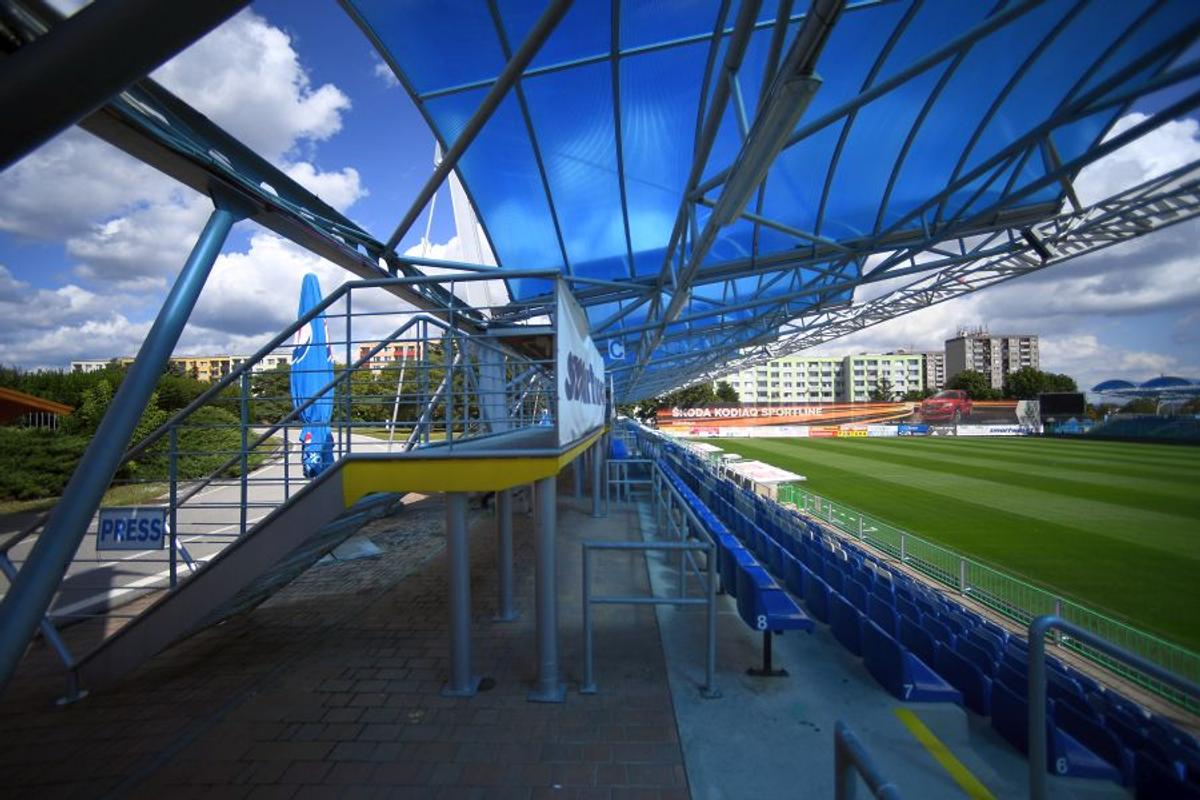 Detaliul remarcat de trimisul GSP în Cehia: cu ce stadion din România seamănă izbitor arena „potcoavă” din Cehia