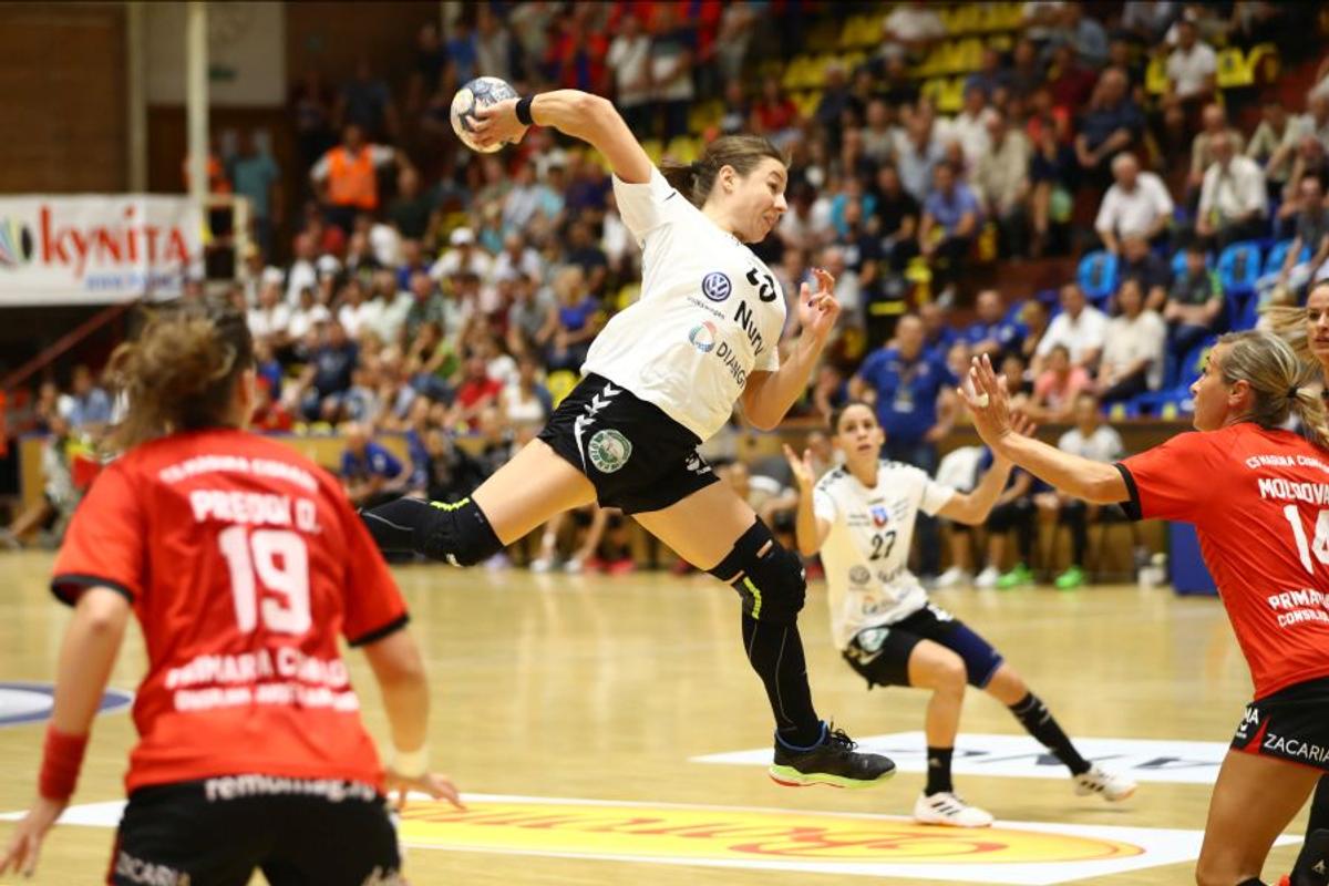 FOTO Vâlcea preia șefia Ligii » Campioanele au trecut pe primul loc după ce au învins la 10 goluri diferență pe Măgura Cisnădie