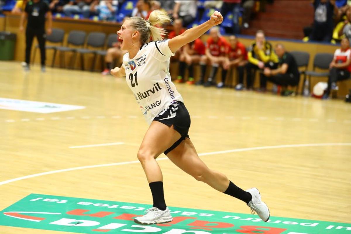 FOTO Vâlcea preia șefia Ligii » Campioanele au trecut pe primul loc după ce au învins la 10 goluri diferență pe Măgura Cisnădie