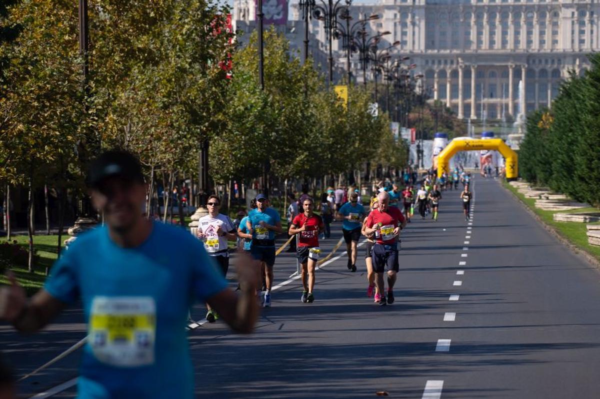 MARATONUL BUCUREȘTI // FOTO Sărbătoare pe străzile Capitalei: iată câștigătorii Maratonului de la București