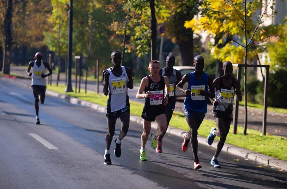 MARATONUL BUCUREȘTI // FOTO Sărbătoare pe străzile Capitalei: iată câștigătorii Maratonului de la București