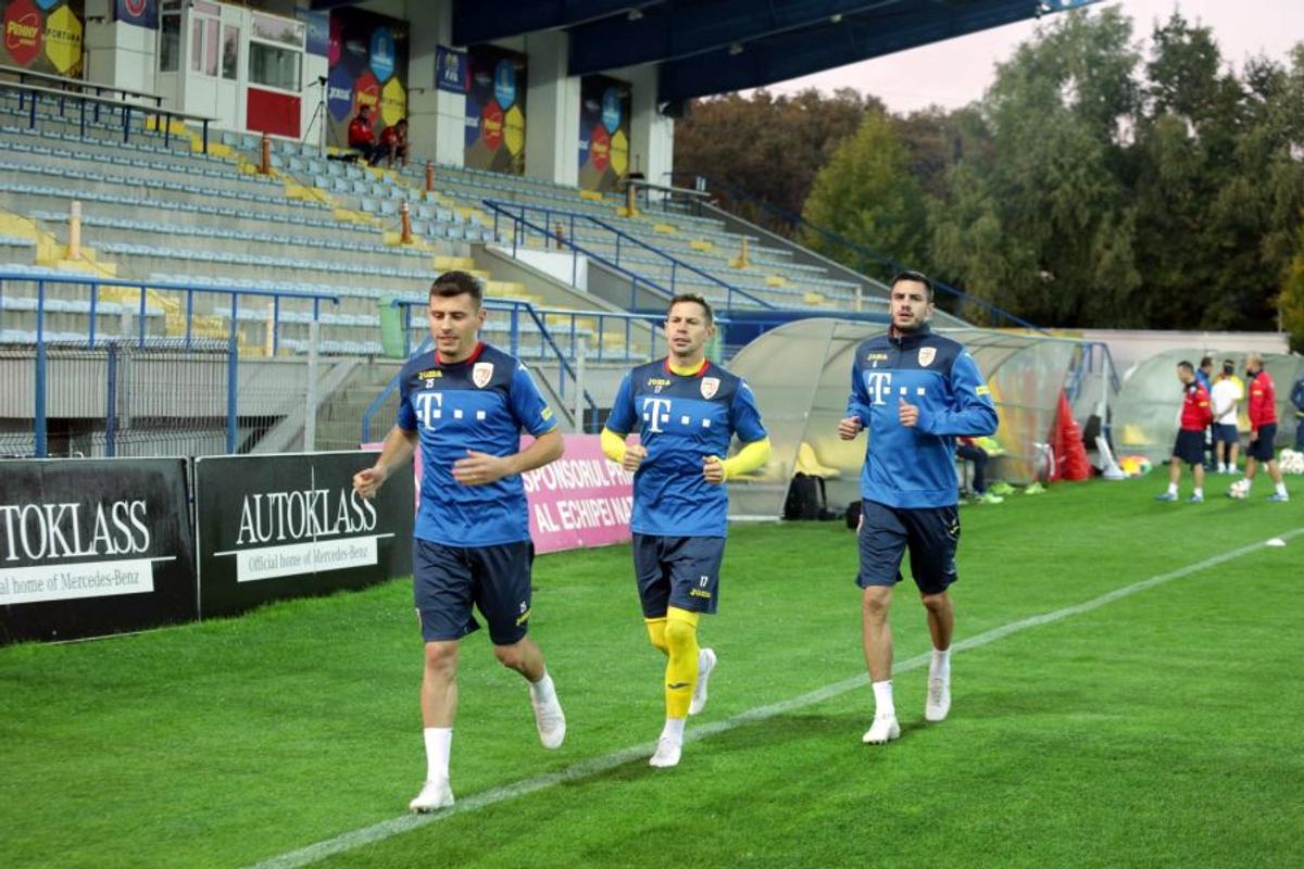ROMÂNIA - NORVEGIA // FOTO Cosmin Contra și-a împărțit jucătorii în două tabere la antrenamentul de astăzi
