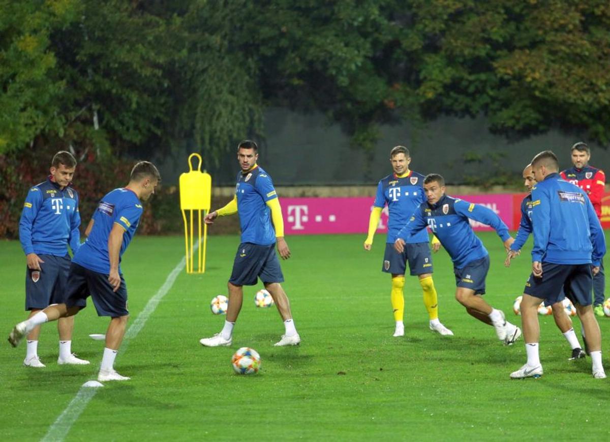 ROMÂNIA - NORVEGIA // FOTO Cosmin Contra și-a împărțit jucătorii în două tabere la antrenamentul de astăzi