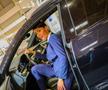 EXCLUSIV / VIDEO McLaren-ul lui Alibec, analizat la Salonul Auto București: „Dacă se duce zi de zi la antrenament cu el, are nevoie de maseuză”