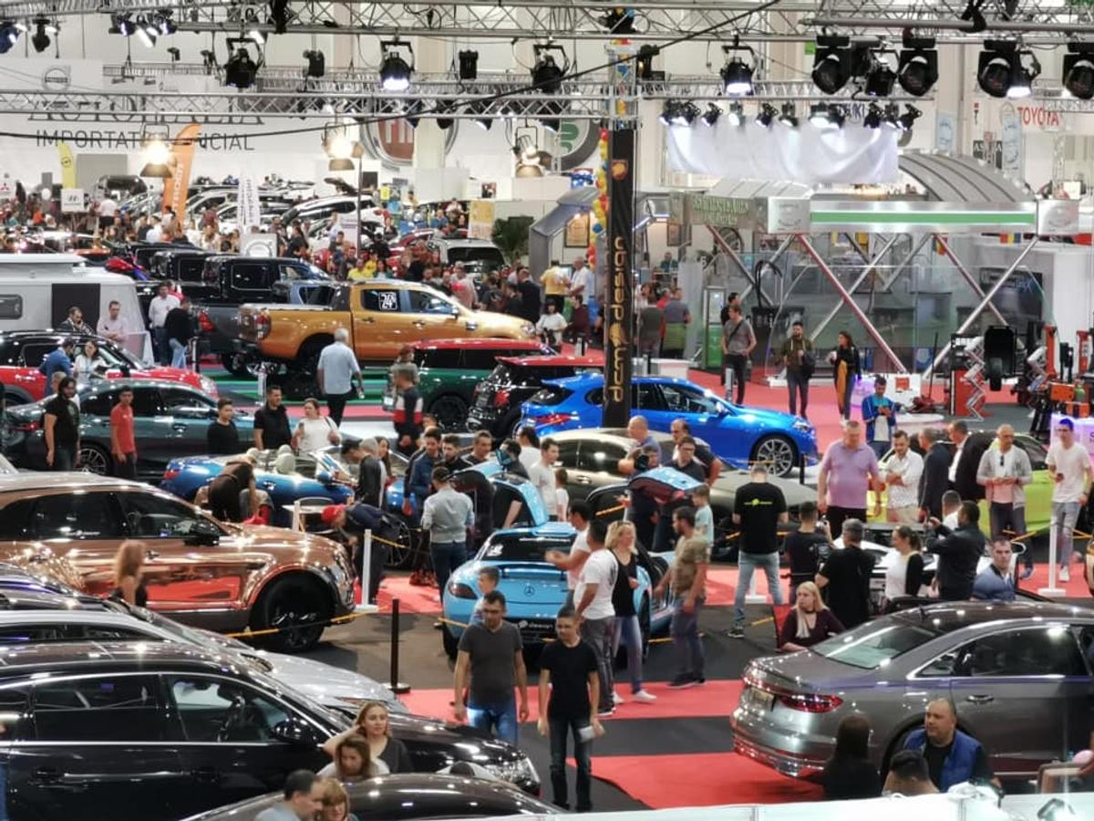 EXCLUSIV / VIDEO McLaren-ul lui Alibec, analizat la Salonul Auto București: „Dacă se duce zi de zi la antrenament cu el, are nevoie de maseuză”